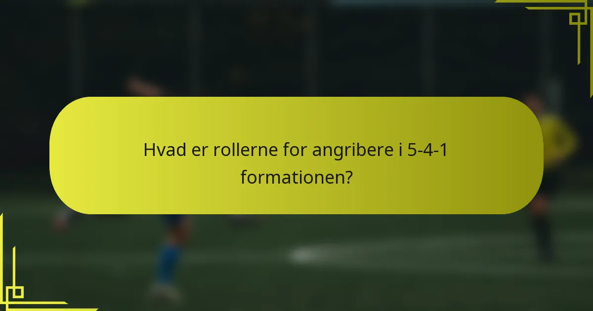 Hvad er rollerne for angribere i 5-4-1 formationen?